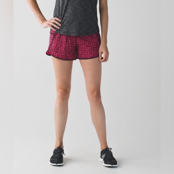 Lululemon Tracker Short III Mountain Peaks Bon Bon Bordeaux Drama Red/Pink 6 - Picture 6 of 14